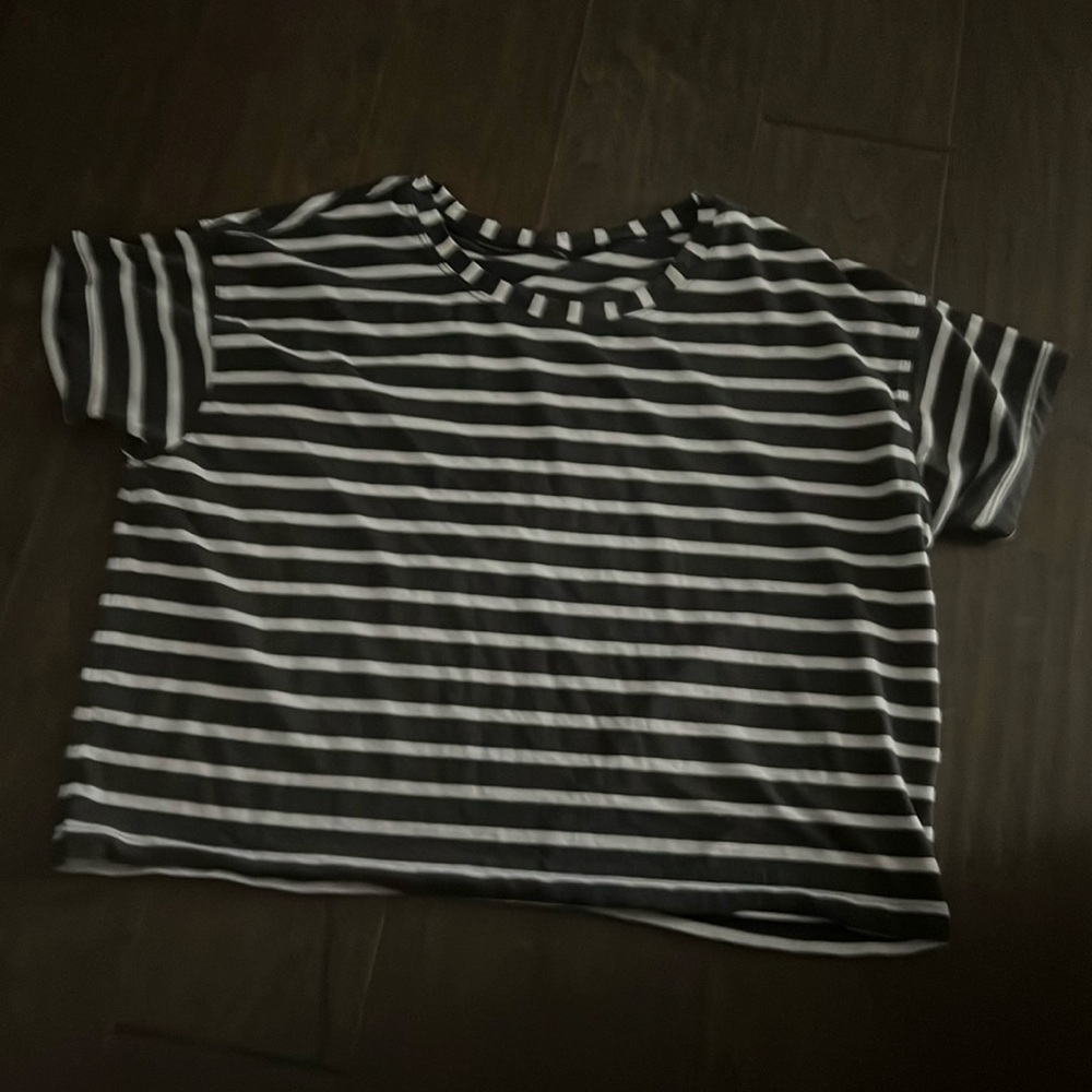 Lululemon Cates Tee dark gray and white striped